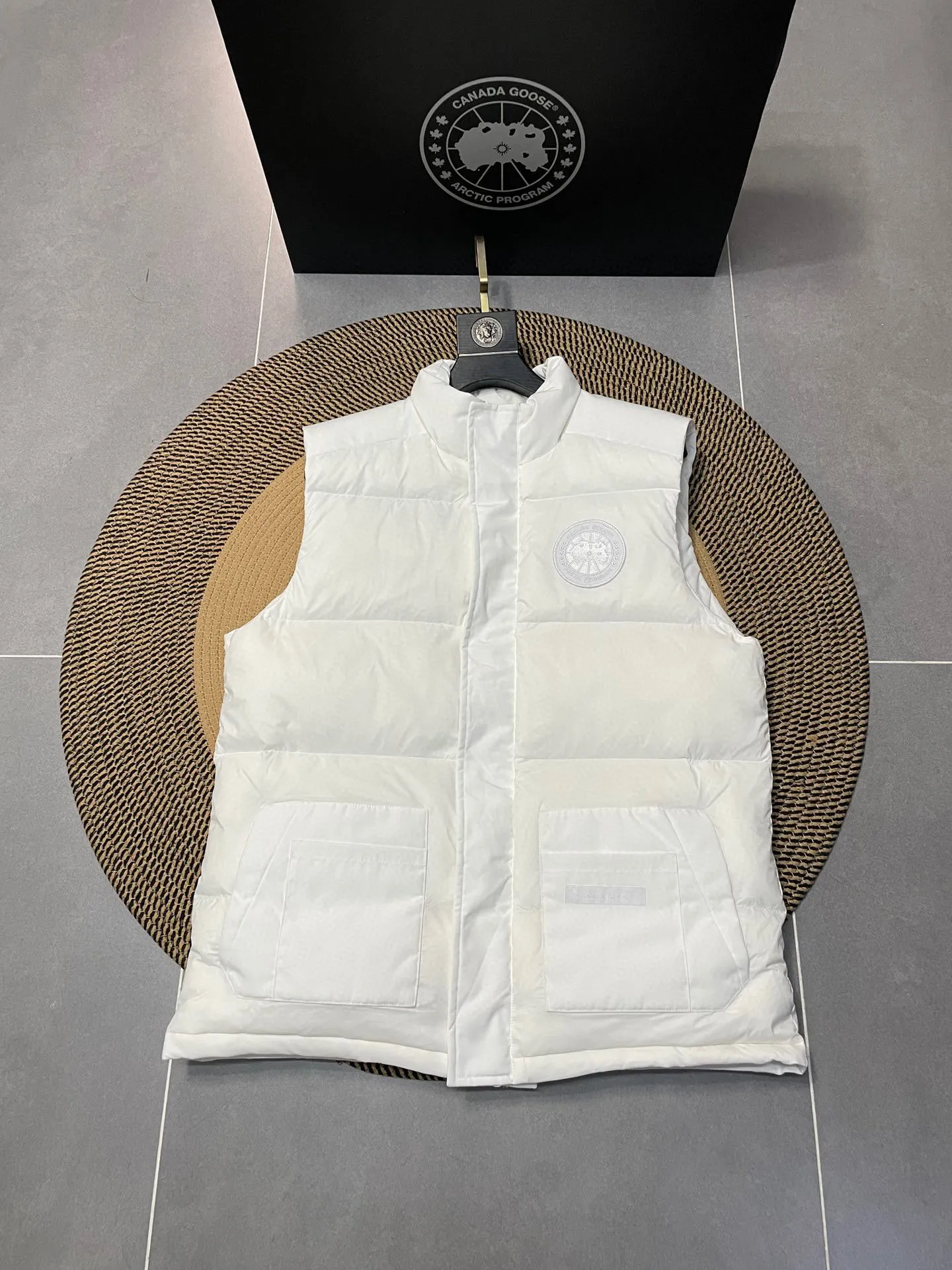 P560 Correct Version Top Replica] 2057MW Paradigm Freestyle Vest-WD Men's Model. Color: White Black Size: XS S M L XL XXL